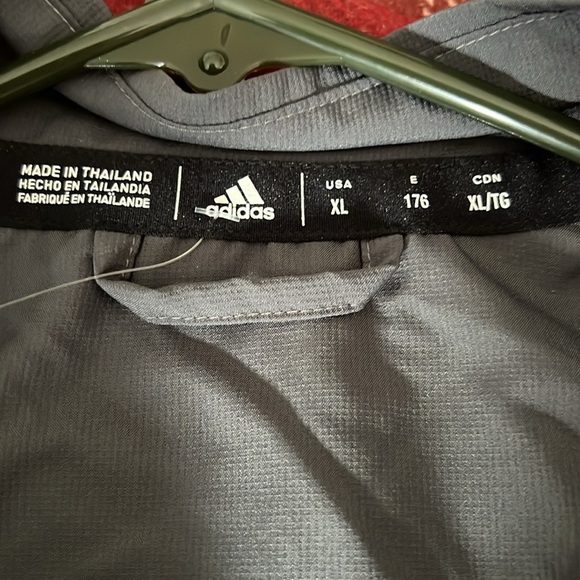 Adidas Gray Windbreaker with Stand-Up Collar and Quarter-Zip - Picture 4 of 4